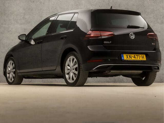Volkswagen GOLF 1.5 TSI Highline Business R 150Pk Automaat (APPLE CARPLAY, GROOT NAVI, CLIMATE, DYNAMISCHE KNIPPERLICHTEN, STOELVERWARMING, CAMERA, SPORTSTOELEN, LED KOPLAMPEN, ADAPTIVE CRUISE, GETINT GLAS, NIEUWE APK, NIEUWSTAAT)