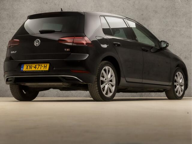 Volkswagen GOLF 1.5 TSI Highline Business R 150Pk Automaat (APPLE CARPLAY, GROOT NAVI, CLIMATE, DYNAMISCHE KNIPPERLICHTEN, STOELVERWARMING, CAMERA, SPORTSTOELEN, LED KOPLAMPEN, ADAPTIVE CRUISE, GETINT GLAS, NIEUWE APK, NIEUWSTAAT)