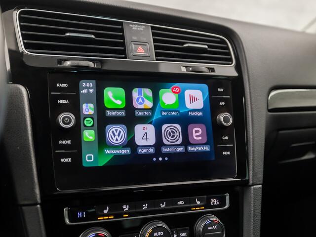 Volkswagen GOLF 1.5 TSI Highline Business R 150Pk Automaat (APPLE CARPLAY, GROOT NAVI, CLIMATE, DYNAMISCHE KNIPPERLICHTEN, STOELVERWARMING, CAMERA, SPORTSTOELEN, LED KOPLAMPEN, ADAPTIVE CRUISE, GETINT GLAS, NIEUWE APK, NIEUWSTAAT)
