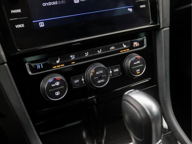Volkswagen GOLF 1.5 TSI Highline Business R 150Pk Automaat (APPLE CARPLAY, GROOT NAVI, CLIMATE, DYNAMISCHE KNIPPERLICHTEN, STOELVERWARMING, CAMERA, SPORTSTOELEN, LED KOPLAMPEN, ADAPTIVE CRUISE, GETINT GLAS, NIEUWE APK, NIEUWSTAAT)