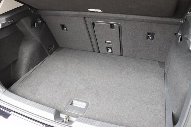 Volkswagen GOLF 1.5 eTSI Style DSG7