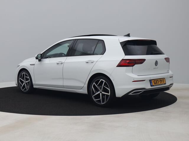 Volkswagen GOLF 1.5 eTSI R-Line | PANO | CAMERA | ADAPTIVE | VIRTUAL | STOEL- EN STUURVERW.