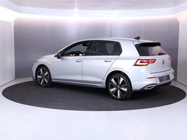 Volkswagen GOLF 1.4 eHybrid GTE 245 pk Automaat (DSG) | Verlengde garantie | Navigatie | Parkeersensoren | Achteruitrijcamera | Matrix LED koplampen | Adaptieve cruise control |