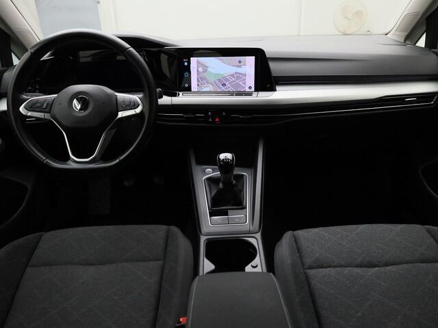 Volkswagen GOLF Variant 1.0TSI/110PK Life · Navigatie · Trekhaak · Parkeersensensoren