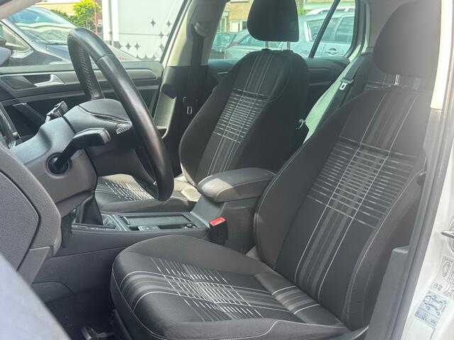 Volkswagen GOLF 1.2 TSI Lounge R-Line