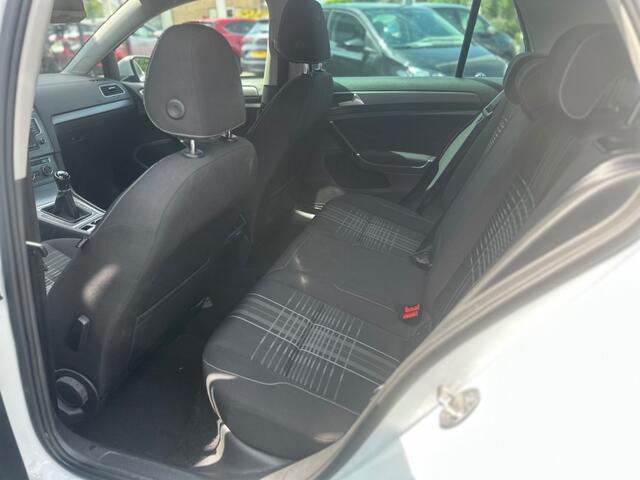 Volkswagen GOLF 1.2 TSI Lounge R-Line