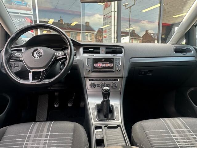 Volkswagen GOLF 1.2 TSI Lounge R-Line