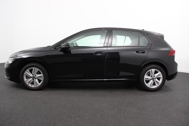 Volkswagen GOLF 1.5 eTSI 131pk DSG Life | Navigatie | Apple Carplay/Android Auto | Parkeersensoren | Adaptive Cruise Control | Stoel- en stuurverwarming | Lane Assist | Ledverlichting | Climate Control