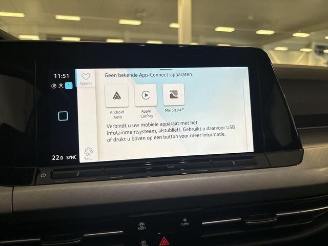 Volkswagen GOLF 1.0 eTsi 110pk DSG Life · Apple/Android Car Play · Navi · P-Sensoren · DAB · Getint Glas · 16'' Inch · Garantie t/m 28-03-2027 of 100.000km
