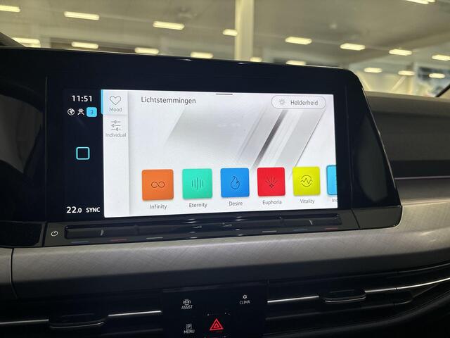 Volkswagen GOLF 1.0 eTsi 110pk DSG Life · Apple/Android Car Play · Navi · P-Sensoren · DAB · Getint Glas · 16'' Inch · Garantie t/m 28-03-2027 of 100.000km
