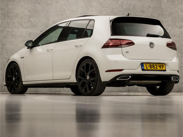 Volkswagen GOLF 1.5 TSI R-Line Sport 150Pk Automaat (SCHUIFDAK, VIRTUAL COCKPIT, APPLE CARPLAY, KEYLESS, ALCANTARA, STOELVERWARMING, CAMERA, ADAPTIVE CRUISE, GETINT GLAS, NIEUWE APK, NIEUWSTAAT)