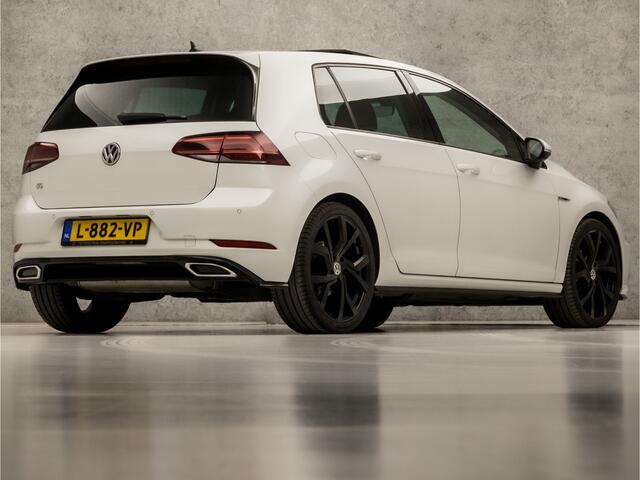 Volkswagen GOLF 1.5 TSI R-Line Sport 150Pk Automaat (SCHUIFDAK, VIRTUAL COCKPIT, APPLE CARPLAY, KEYLESS, ALCANTARA, STOELVERWARMING, CAMERA, ADAPTIVE CRUISE, GETINT GLAS, NIEUWE APK, NIEUWSTAAT)