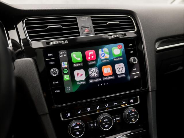 Volkswagen GOLF 1.5 TSI R-Line Sport 150Pk Automaat (SCHUIFDAK, VIRTUAL COCKPIT, APPLE CARPLAY, KEYLESS, ALCANTARA, STOELVERWARMING, CAMERA, ADAPTIVE CRUISE, GETINT GLAS, NIEUWE APK, NIEUWSTAAT)