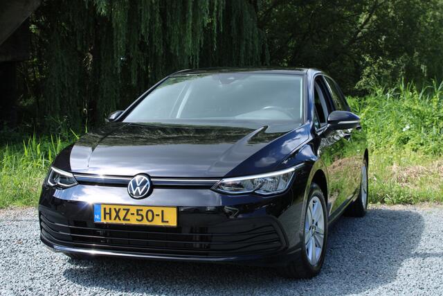 Volkswagen GOLF 1.5 eTSI DSG LIFE CARPLAY/PDC/CAMERA