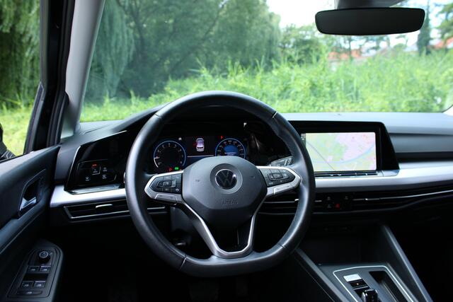 Volkswagen GOLF 1.5 eTSI DSG LIFE CARPLAY/PDC/CAMERA
