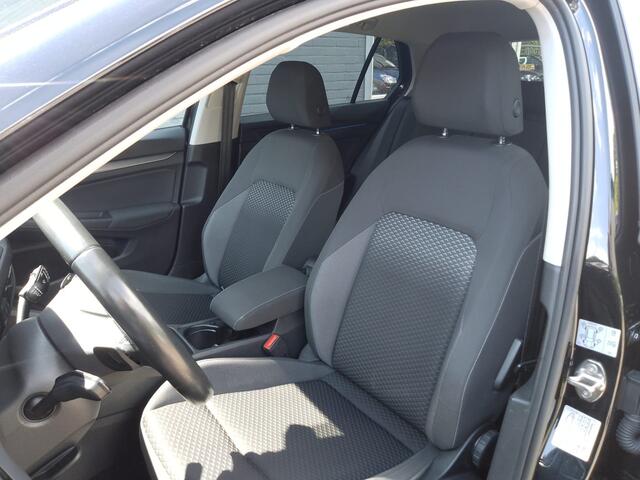 Volkswagen GOLF 2.0 TDI Style Automaat/ Led/ Trekhaak/ Stuur en stoelverwarming