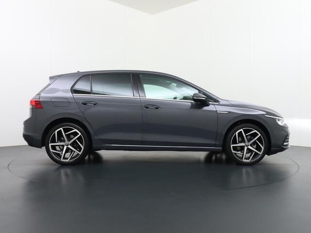 Volkswagen GOLF 1.5 eTSI Style CAMERA | STOEL + STUURVERWARMING | AMBILIGHT | CAMERA | ADD CRUISE |