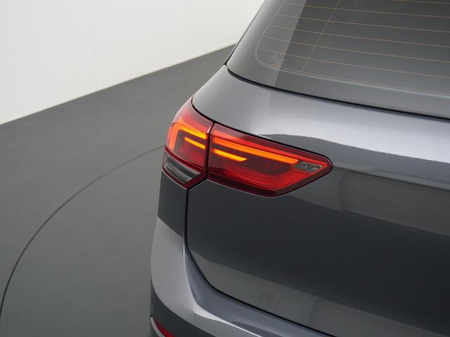 Volkswagen GOLF 1.5 eTSI Style CAMERA | STOEL + STUURVERWARMING | AMBILIGHT | CAMERA | ADD CRUISE |