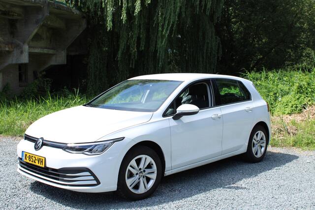 Volkswagen GOLF 1.0 eTSI DSG LIFE NAVI/CARPLAY/PDC