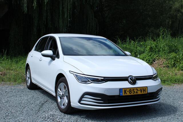 Volkswagen GOLF 1.0 eTSI DSG LIFE NAVI/CARPLAY/PDC