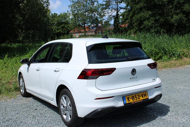 Volkswagen GOLF 1.0 eTSI DSG LIFE NAVI/CARPLAY/PDC