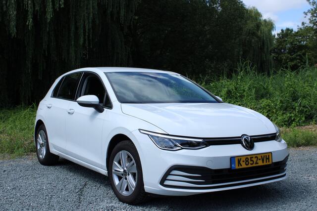 Volkswagen GOLF 1.0 eTSI DSG LIFE NAVI/CARPLAY/PDC