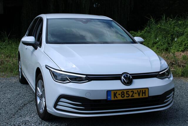 Volkswagen GOLF 1.0 eTSI DSG LIFE NAVI/CARPLAY/PDC