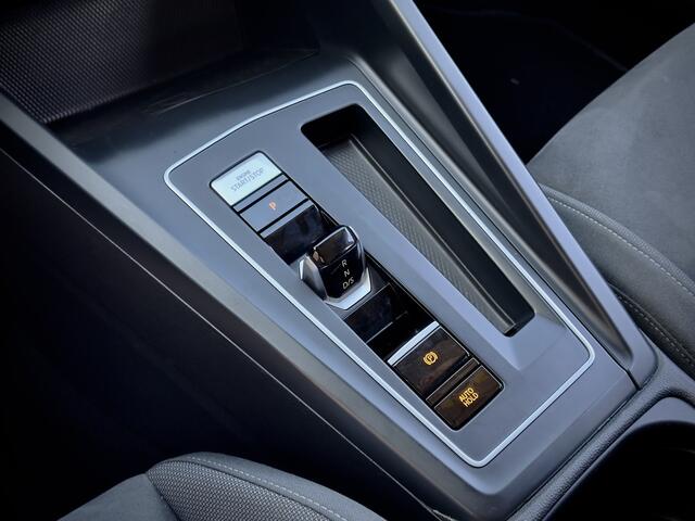Volkswagen GOLF 1.0 eTSI AUT7 LIFE NAVI CAMERA DIGI-DASH APLLE-CARPLAY PARK-ASSIST LED LMV PDC