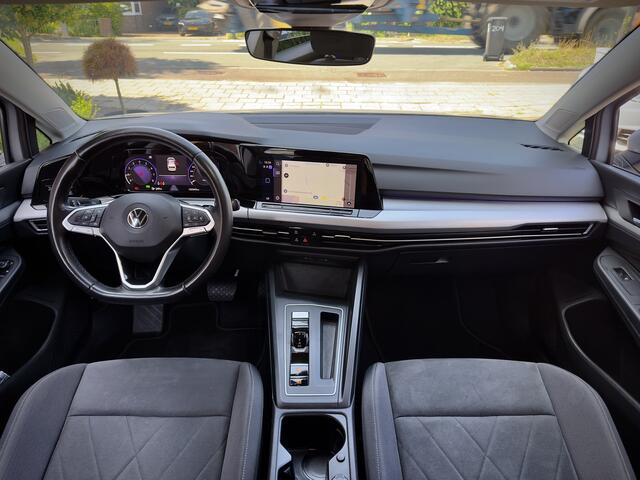 Volkswagen GOLF 1.0 eTSI AUT7 LIFE NAVI CAMERA DIGI-DASH APLLE-CARPLAY PARK-ASSIST LED LMV PDC