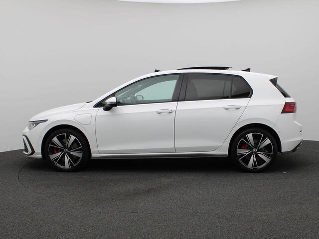 Volkswagen GOLF 1.4 eHybrid GTE Panoramadak, Trekhaak, 18" Bakersfield, Head-up Display, Matrix-Led Koplampen, Winterpakket