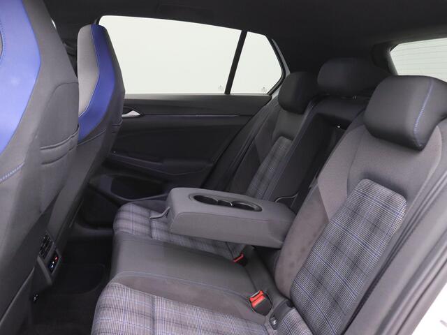 Volkswagen GOLF 1.4 eHybrid GTE Panoramadak, Trekhaak, 18" Bakersfield, Head-up Display, Matrix-Led Koplampen, Winterpakket