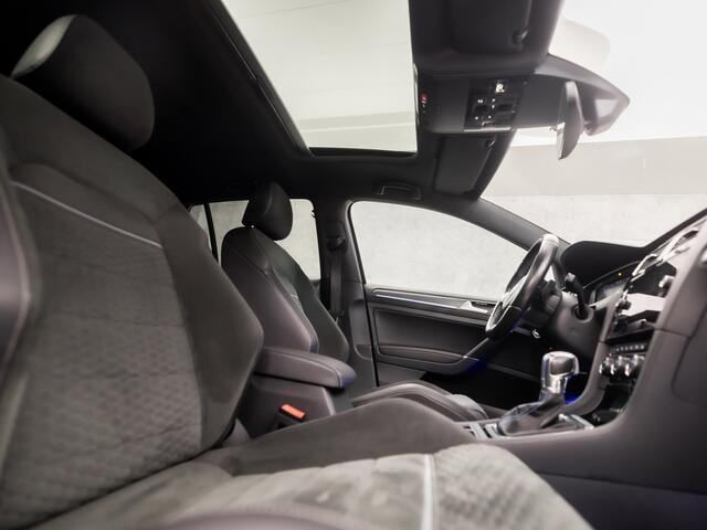 Volkswagen GOLF 1.4 TSI PHEV GTE 204Pk Automaat (SCHUIFDAK, VIRTUAL COCKPIT, LEDER/ALCANTARA, APPLE CARPLAY, CAMERA, STOELVERWARMING, GETINT GLAS, LED KOPLAMPEN, KEYLESS, NIEUWSTAAT)