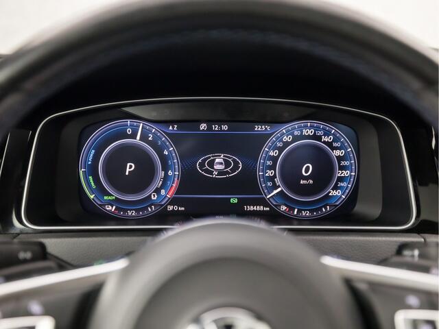 Volkswagen GOLF 1.4 TSI PHEV GTE 204Pk Automaat (SCHUIFDAK, VIRTUAL COCKPIT, LEDER/ALCANTARA, APPLE CARPLAY, CAMERA, STOELVERWARMING, GETINT GLAS, LED KOPLAMPEN, KEYLESS, NIEUWSTAAT)