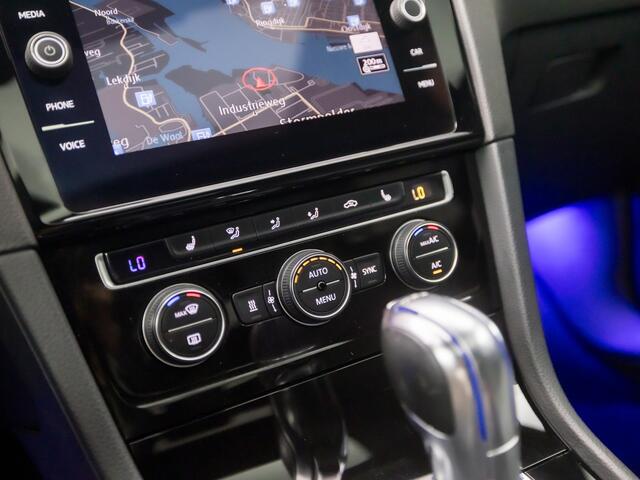 Volkswagen GOLF 1.4 TSI PHEV GTE 204Pk Automaat (SCHUIFDAK, VIRTUAL COCKPIT, LEDER/ALCANTARA, APPLE CARPLAY, CAMERA, STOELVERWARMING, GETINT GLAS, LED KOPLAMPEN, KEYLESS, NIEUWSTAAT)