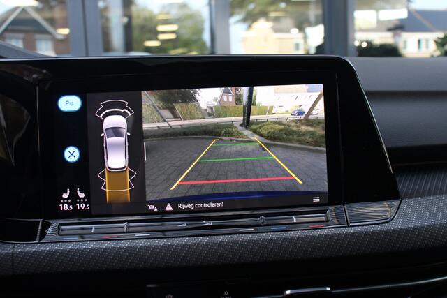 Volkswagen GOLF 1.5 eTSI R-Line Business Navi/Camera/Keyless/Harman Kardon/Head-up/Sfeerverlichting/IQ/Matrix/Panoramadak