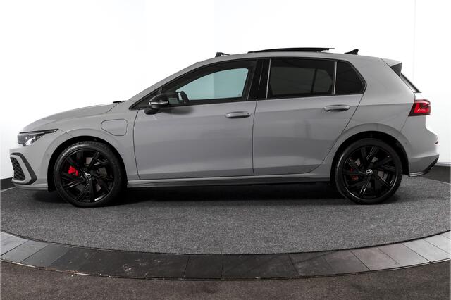 Volkswagen GOLF 1.4 eHybrid GTE - Automaat | S/K-Dak | Dig. Cockpit | Adapt. Cruise | Stoel-+Stuurverw. | Elek. Trekhaak | PDC | Camera | NAV + App. Connect | ECC | LM 18" |