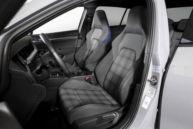 Volkswagen GOLF 1.4 eHybrid GTE - Automaat | S/K-Dak | Dig. Cockpit | Adapt. Cruise | Stoel-+Stuurverw. | Elek. Trekhaak | PDC | Camera | NAV + App. Connect | ECC | LM 18" |