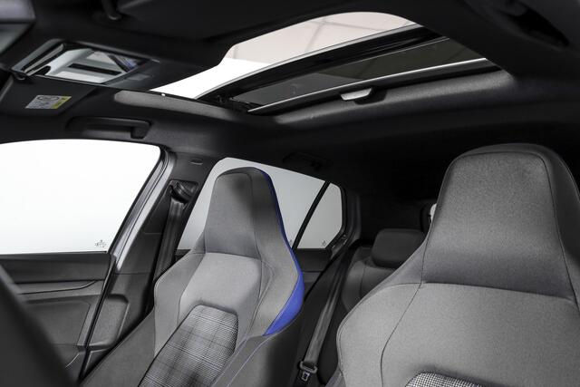Volkswagen GOLF 1.4 eHybrid GTE - Automaat | S/K-Dak | Dig. Cockpit | Adapt. Cruise | Stoel-+Stuurverw. | Elek. Trekhaak | PDC | Camera | NAV + App. Connect | ECC | LM 18" |