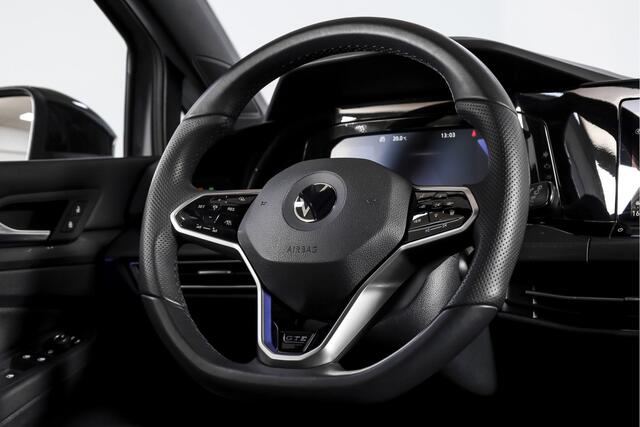 Volkswagen GOLF 1.4 eHybrid GTE - Automaat | S/K-Dak | Dig. Cockpit | Adapt. Cruise | Stoel-+Stuurverw. | Elek. Trekhaak | PDC | Camera | NAV + App. Connect | ECC | LM 18" |
