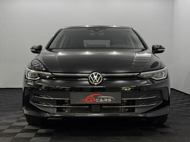 Volkswagen GOLF 8.5 1.5 TSI GOAL Edition Half leder, Camera, Navi, Winterpakket, Virtual desk, Sfeerverlichting, Keyless start, Cruise control