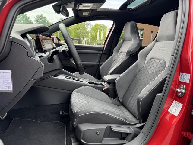 Volkswagen GOLF 1.5 eTSI R-Line NL-Auto! | Panoramadak | Harman/Kardon | Sportstoelen | Full-LED | Navigatie | Apple Carplay/Android Auto | Dodehoek | Park. Assist | Rijklaarprijs!