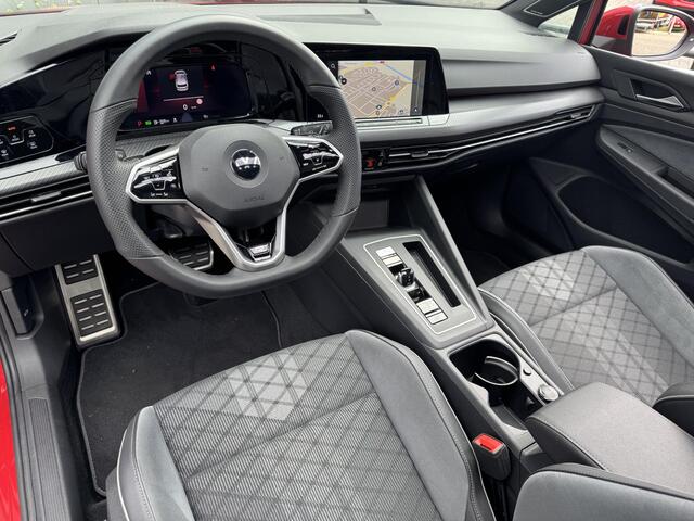 Volkswagen GOLF 1.5 eTSI R-Line NL-Auto! | Panoramadak | Harman/Kardon | Sportstoelen | Full-LED | Navigatie | Apple Carplay/Android Auto | Dodehoek | Park. Assist | Rijklaarprijs!