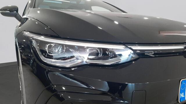 Volkswagen GOLF Variant 1.5 eTSI R-Line | LED + | Panoramadak | 18" |