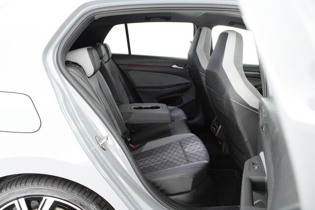Volkswagen GOLF 1.5 eTSI 150pk DSG 2x R-Line Camera Keyless Panoramadak Stoelverwarming