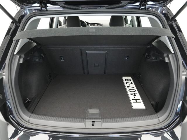 Volkswagen GOLF 1.0 TSI 110pk DSG Comfortline Navigatie Trekhaak Camera Acc 335