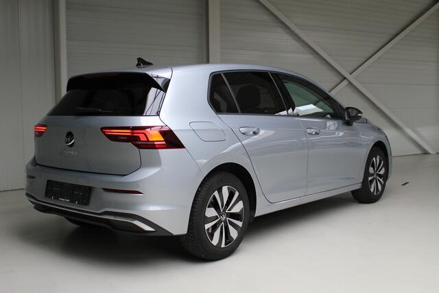 Volkswagen GOLF 1.5 TSI Life | Navigatie | PDC | Camera | LM'16 | Side Assist