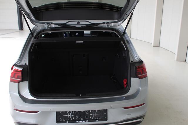 Volkswagen GOLF 1.5 TSI Life | Navigatie | PDC | Camera | LM'16 | Side Assist