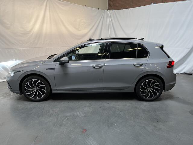 Volkswagen GOLF 1.5 TSI Style / PANO/ / ELEKTR. TREKHAAK/ ADAPT. CRUISE/ ELEKTR. STOEL/ PARK. SENSOREN + CAMERA/ APP-CONNECT/ 3-ZONE CLIMA/ 17" LMV/ MATRIX/ NAVI/ DAB