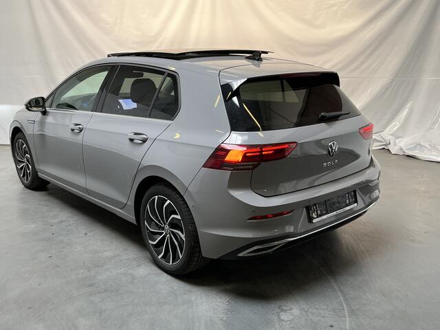 Volkswagen GOLF 1.5 TSI Style / PANO/ / ELEKTR. TREKHAAK/ ADAPT. CRUISE/ ELEKTR. STOEL/ PARK. SENSOREN + CAMERA/ APP-CONNECT/ 3-ZONE CLIMA/ 17" LMV/ MATRIX/ NAVI/ DAB