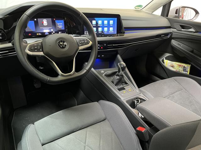Volkswagen GOLF 1.5 TSI Style / PANO/ / ELEKTR. TREKHAAK/ ADAPT. CRUISE/ ELEKTR. STOEL/ PARK. SENSOREN + CAMERA/ APP-CONNECT/ 3-ZONE CLIMA/ 17" LMV/ MATRIX/ NAVI/ DAB